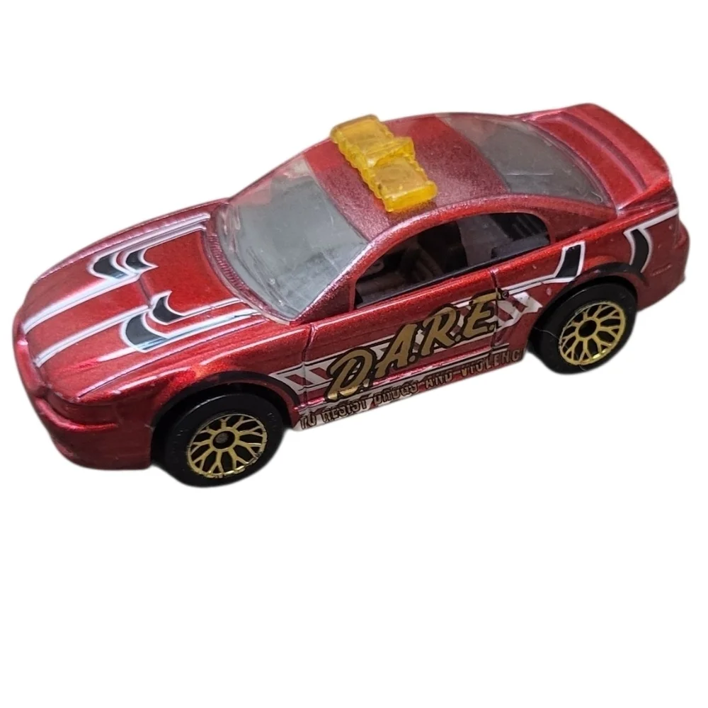 Matchbox Diecast Model - MB509 - '99 Ford Mustang GT - 1:61 Scale - 2001